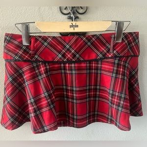 NWOT! Sz L. Red Plaid Mini Skirt! Has Belt Loops & a Zipper! ADORABLE PIECE!!!